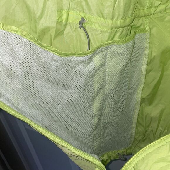 Columbia lightweight windbreaker  - Picture 5 of 9